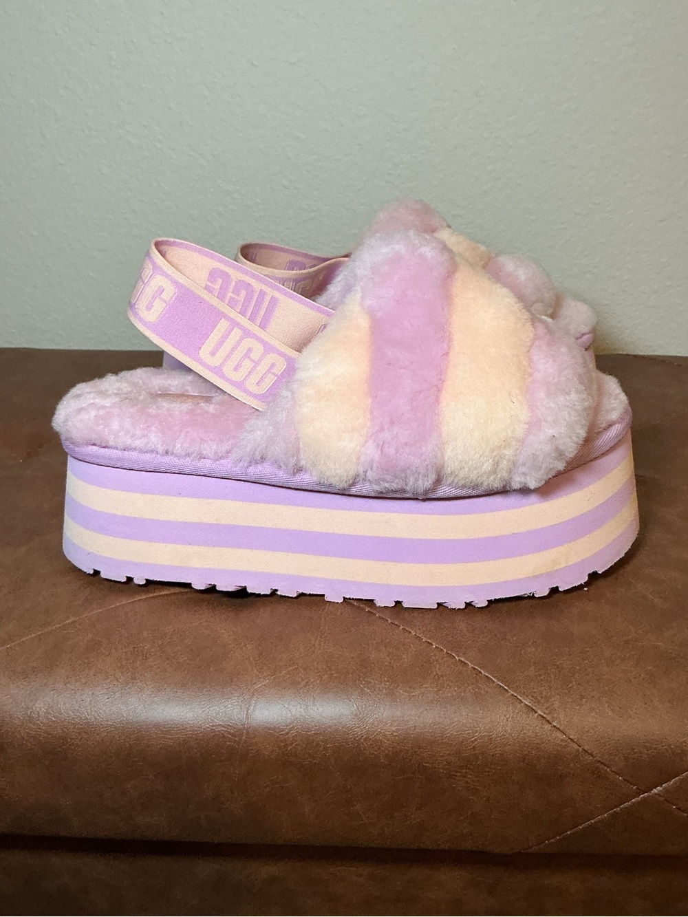 UGG Platform Fluff Slide - Lavender & Cream